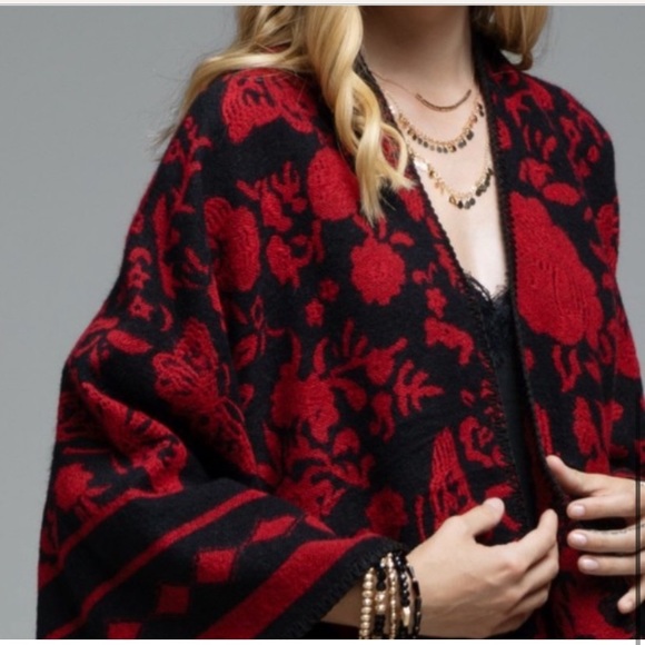 5 Star ⭐️ Rated. New Reversible Floral Butterfly Sweater Ruana Wrap - Picture 4 of 7